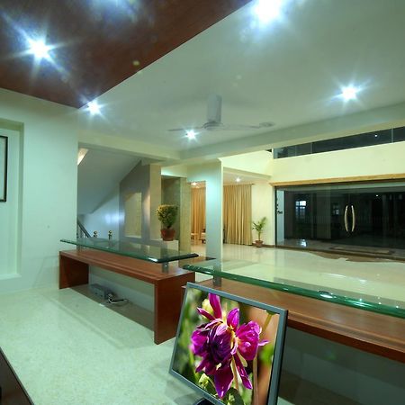 Hotel New Holiday Plaza Nashik Esterno foto