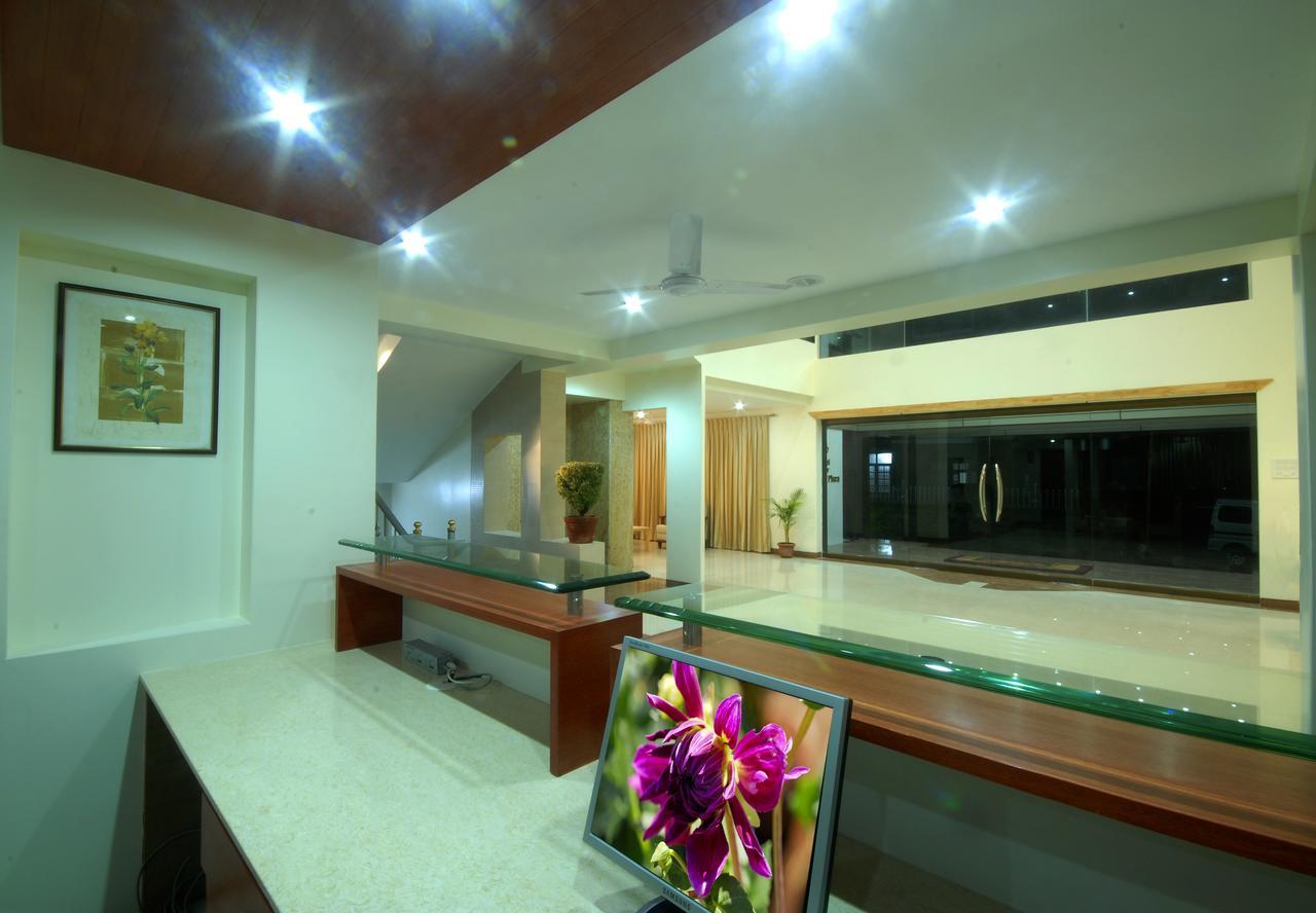 Hotel New Holiday Plaza Nashik Esterno foto