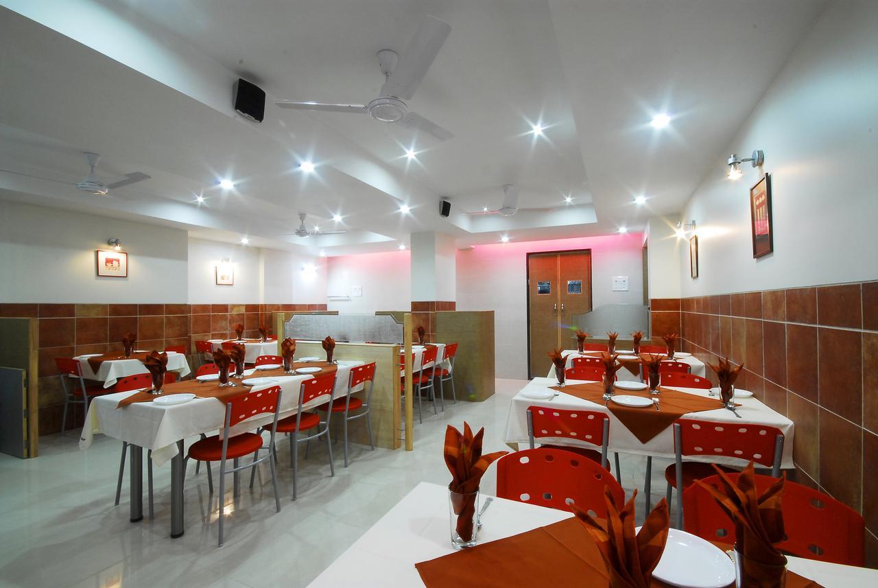 Hotel New Holiday Plaza Nashik Esterno foto