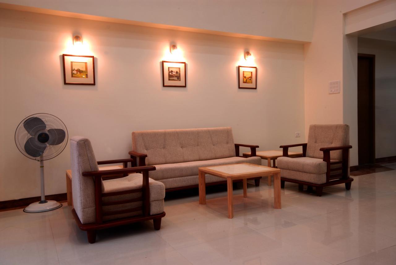 Hotel New Holiday Plaza Nashik Esterno foto