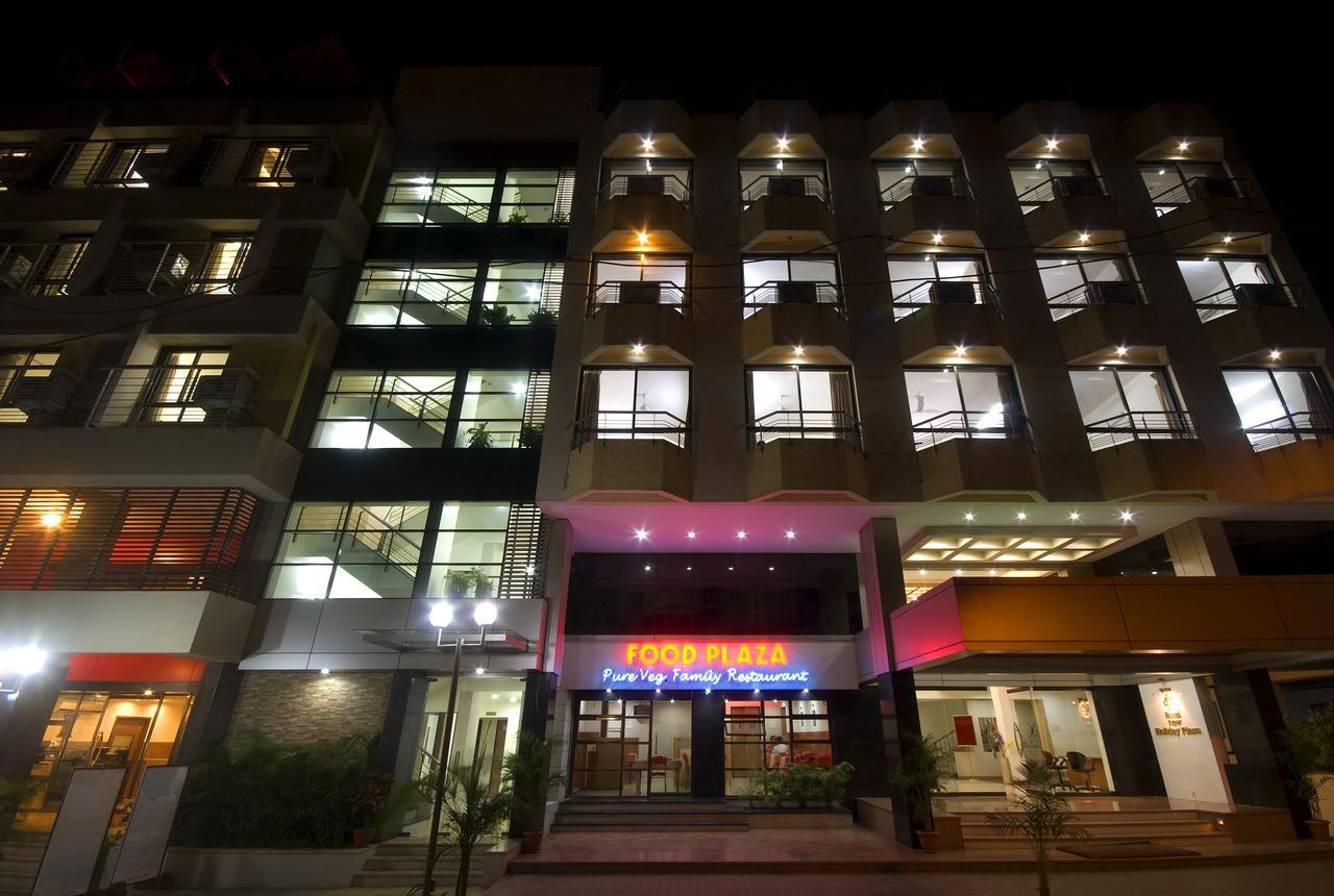 Hotel New Holiday Plaza Nashik Esterno foto