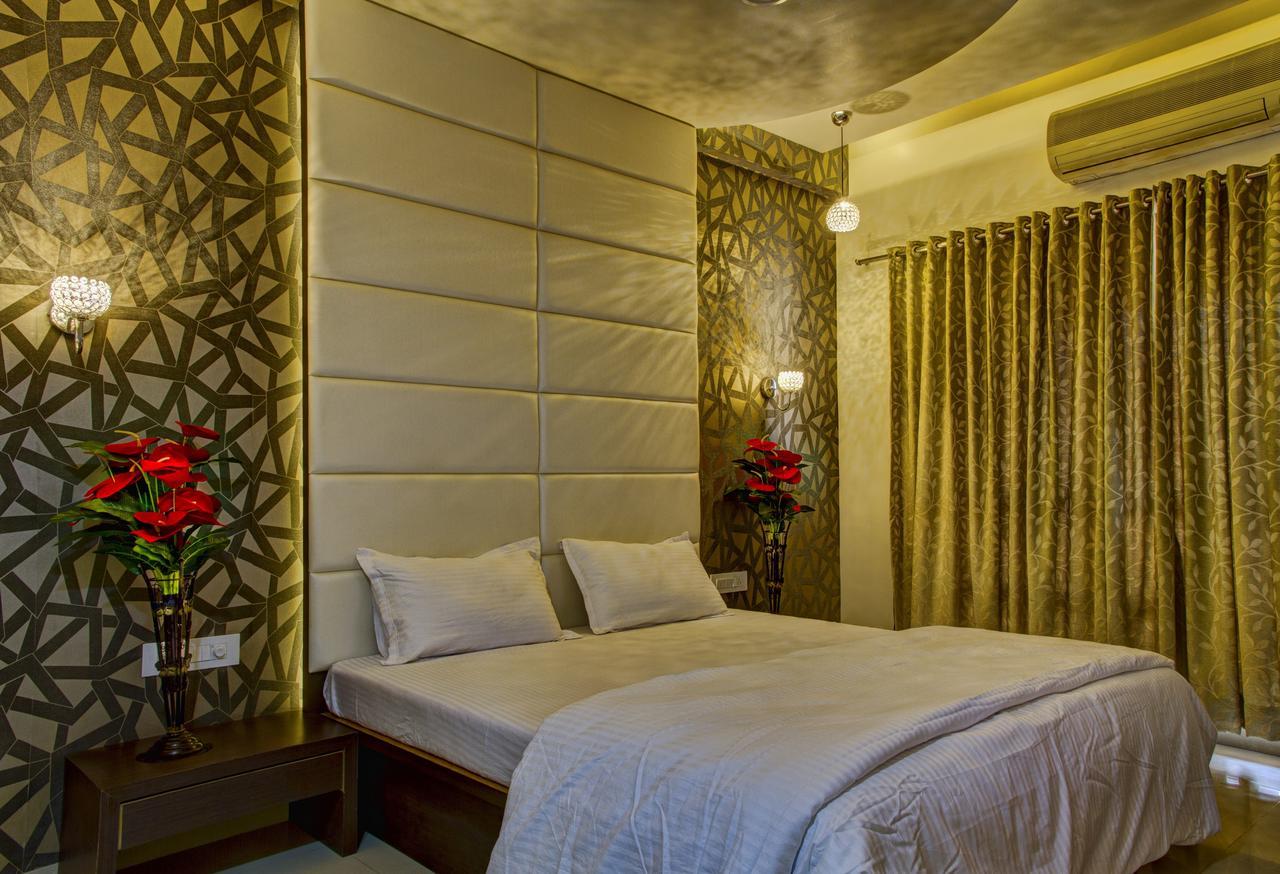 Hotel New Holiday Plaza Nashik Esterno foto